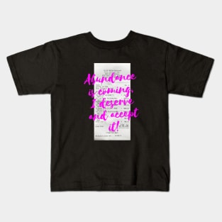 Abundance is coming, I deserve and accept it in neon pink Kids T-Shirt